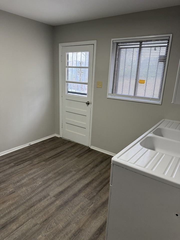 194 E Biscayne Rd #1 - Photo 2 of 10