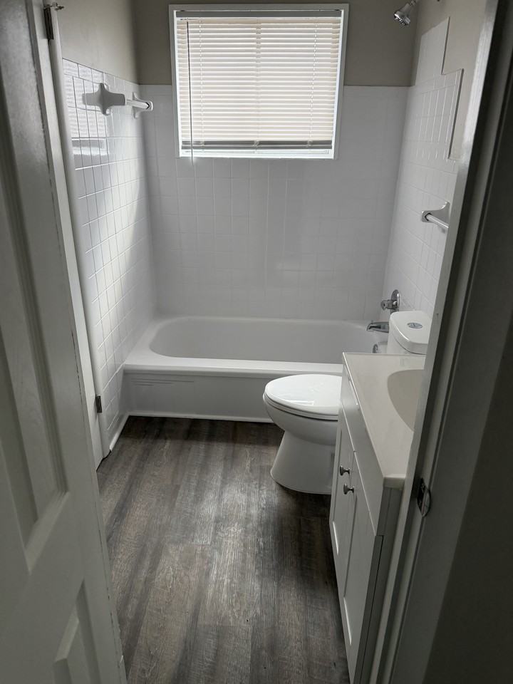 194 E Biscayne Rd #1 - Photo 7 of 10