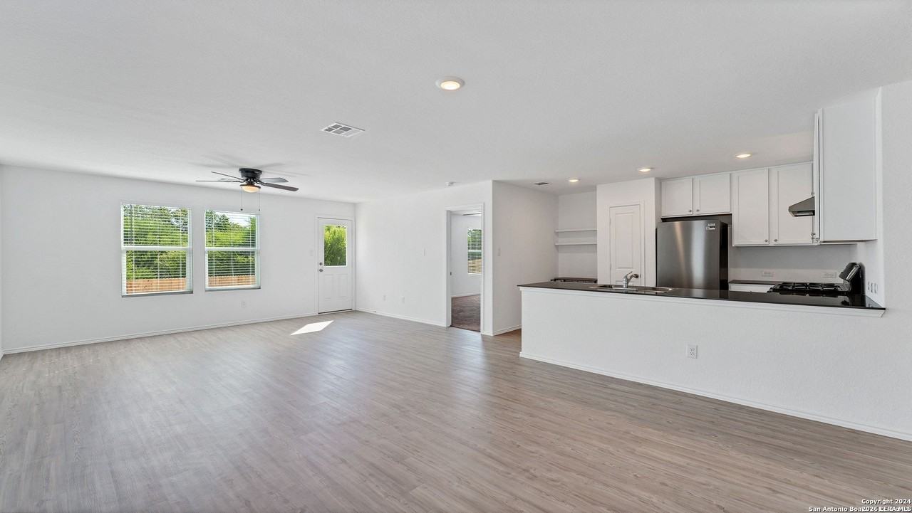 332 Elephants Ear Dr - Photo 3 of 23