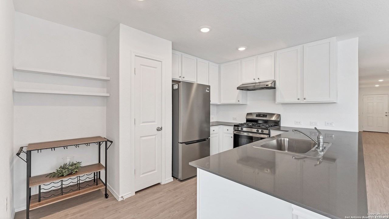 332 Elephants Ear Dr - Photo 6 of 23