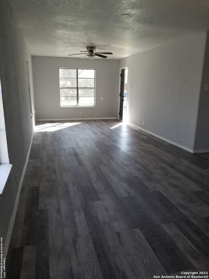 511 E Sayers Ave - Photo 2 of 13