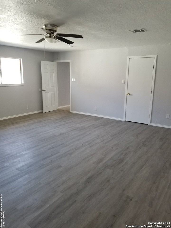 511 E Sayers Ave - Photo 4 of 13