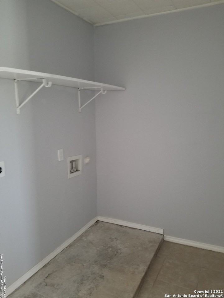 511 E Sayers Ave - Photo 5 of 13