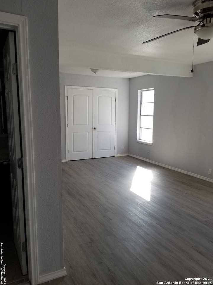 511 E Sayers Ave - Photo 6 of 13