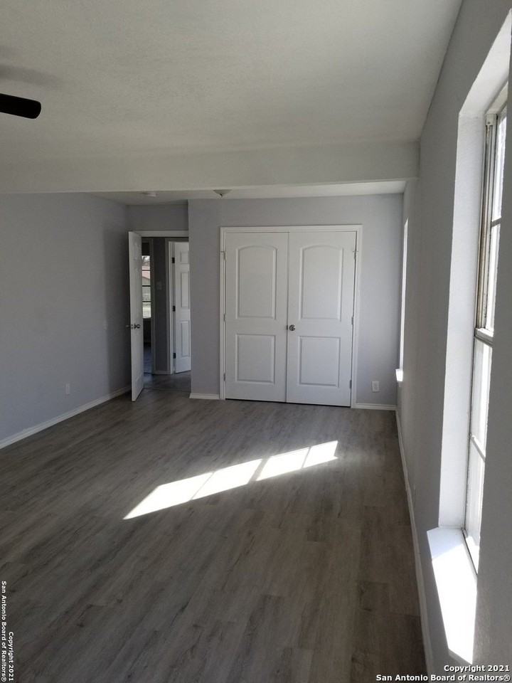 511 E Sayers Ave - Photo 7 of 13