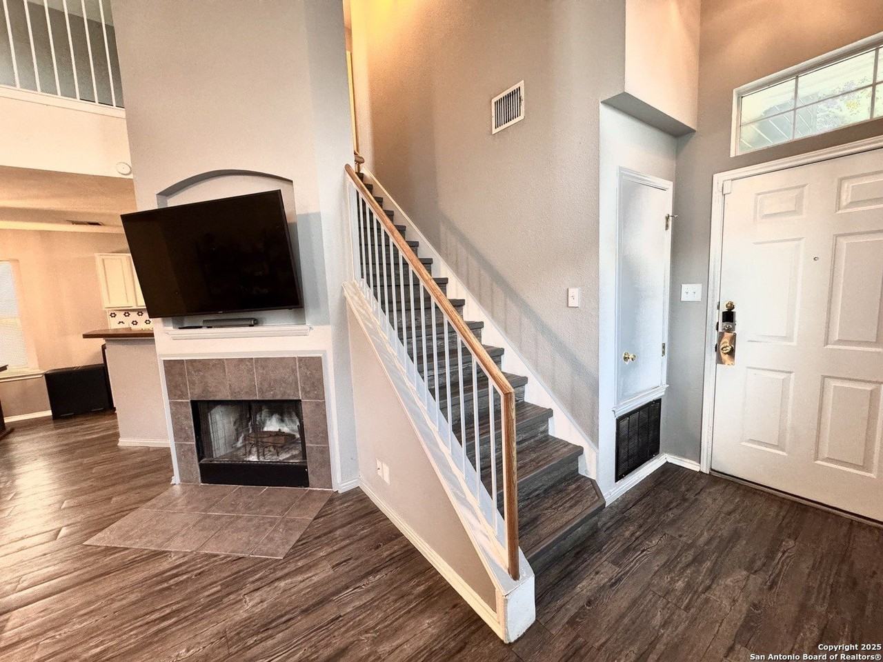 6914 Sandy Point Dr - Photo 2 of 18