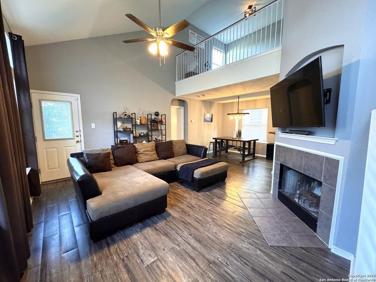 6914 Sandy Point Dr - Photo 3 of 18