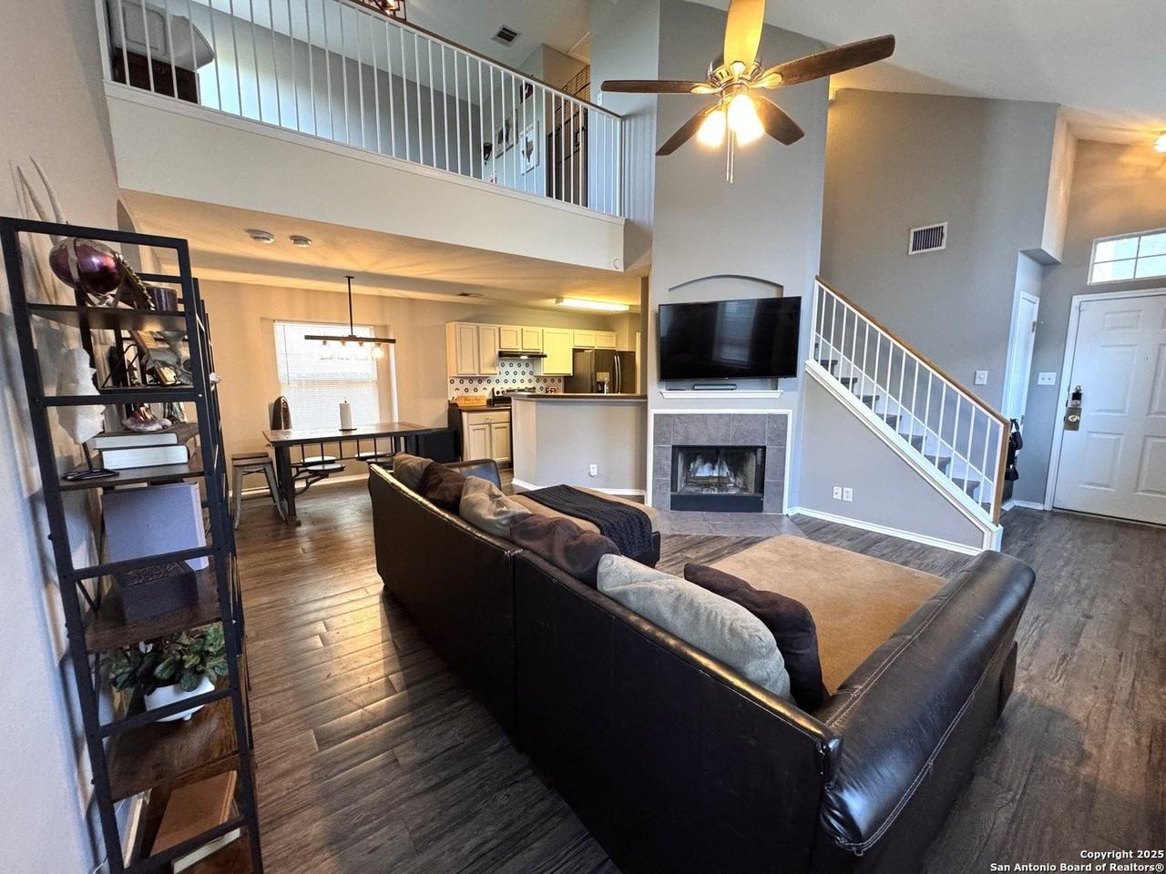 6914 Sandy Point Dr - Photo 4 of 18