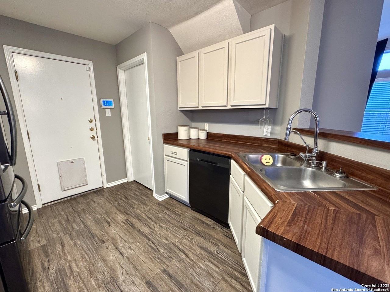 6914 Sandy Point Dr - Photo 7 of 18