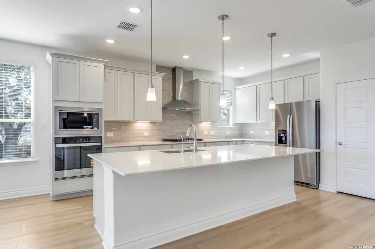 604 Pony Bnd - Photo 2 of 18