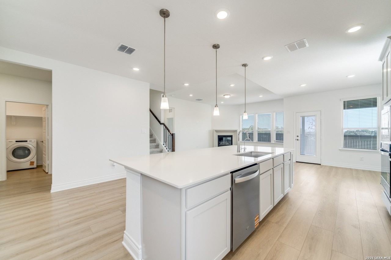 604 Pony Bnd - Photo 3 of 18