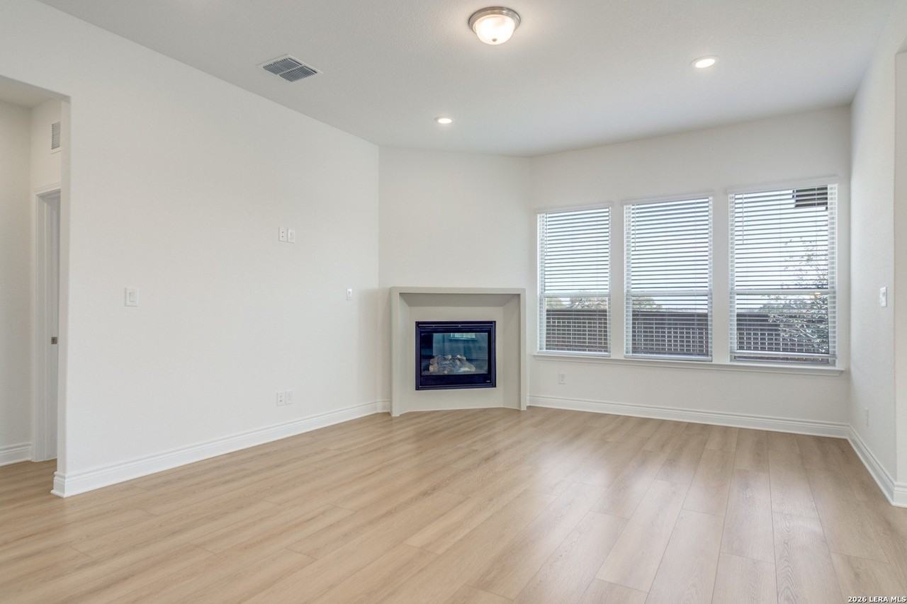 604 Pony Bnd - Photo 5 of 18