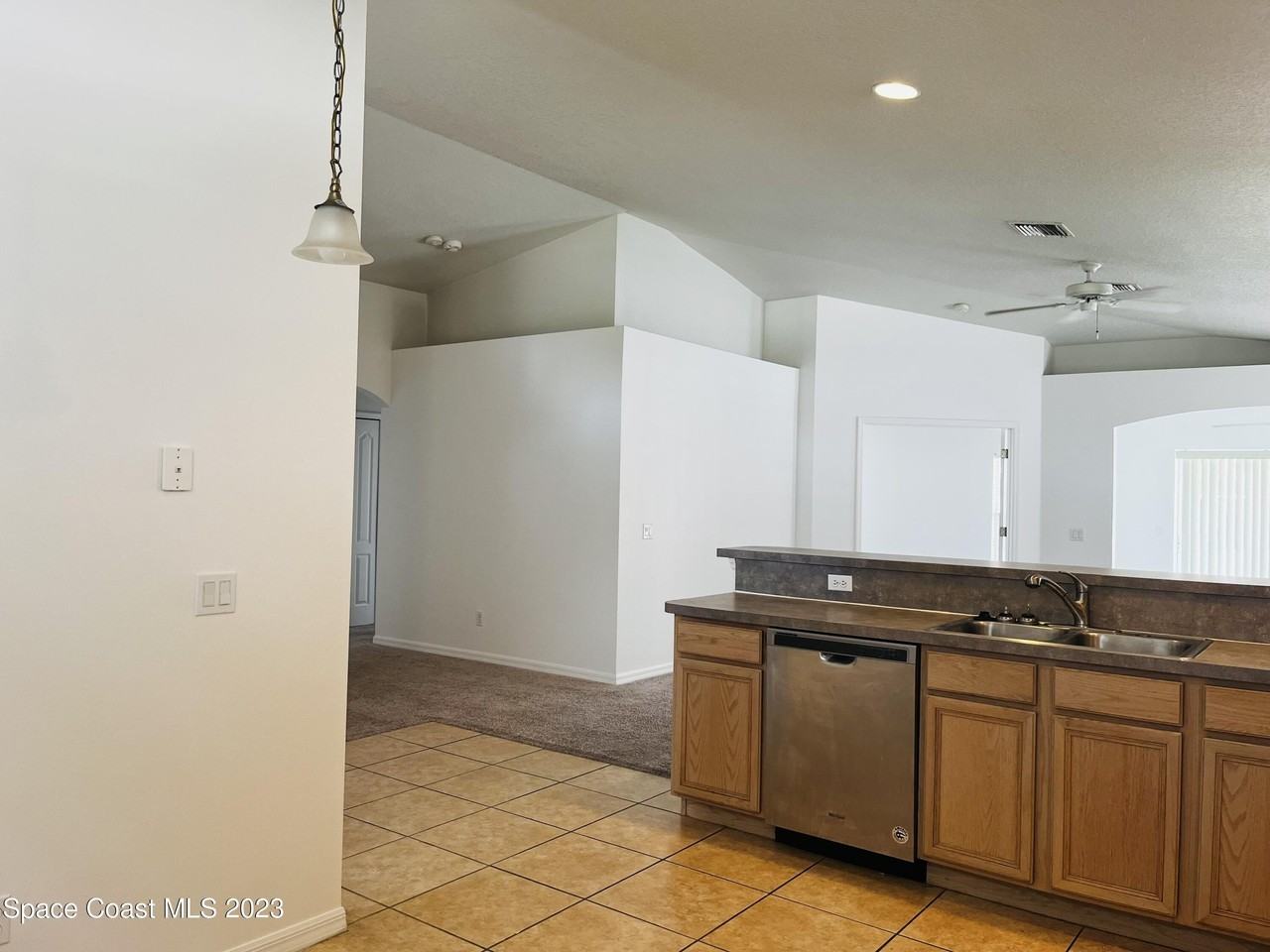 838 Macon Dr - Photo 4 of 12