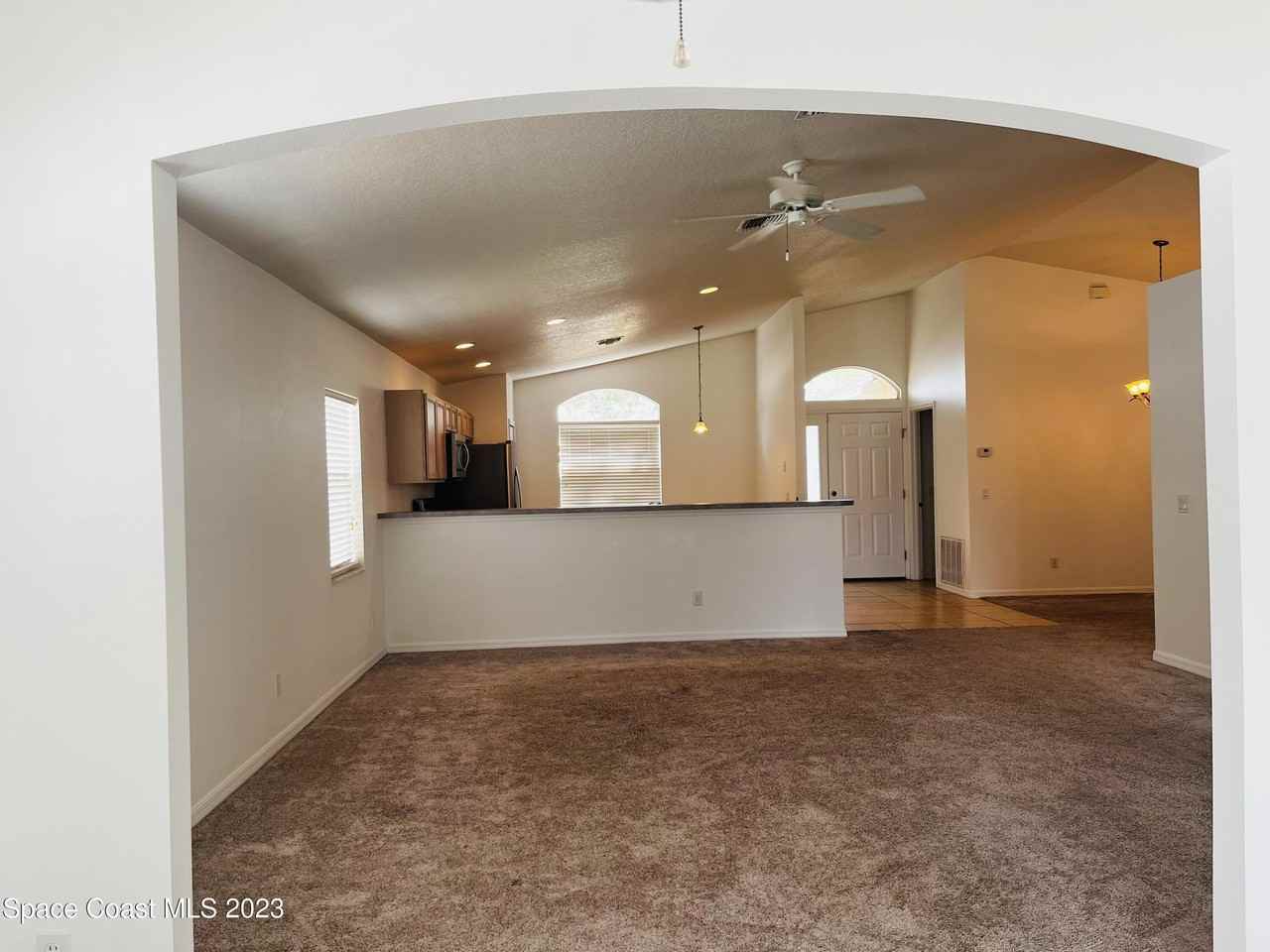 838 Macon Dr - Photo 6 of 12