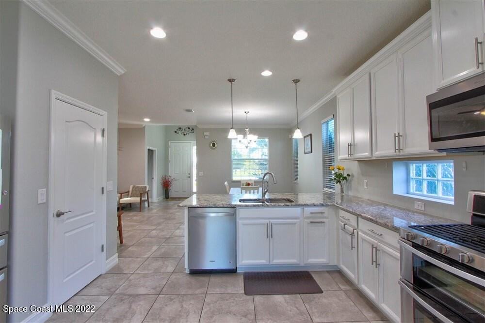 2826 Amethyst Way - Photo 5 of 32