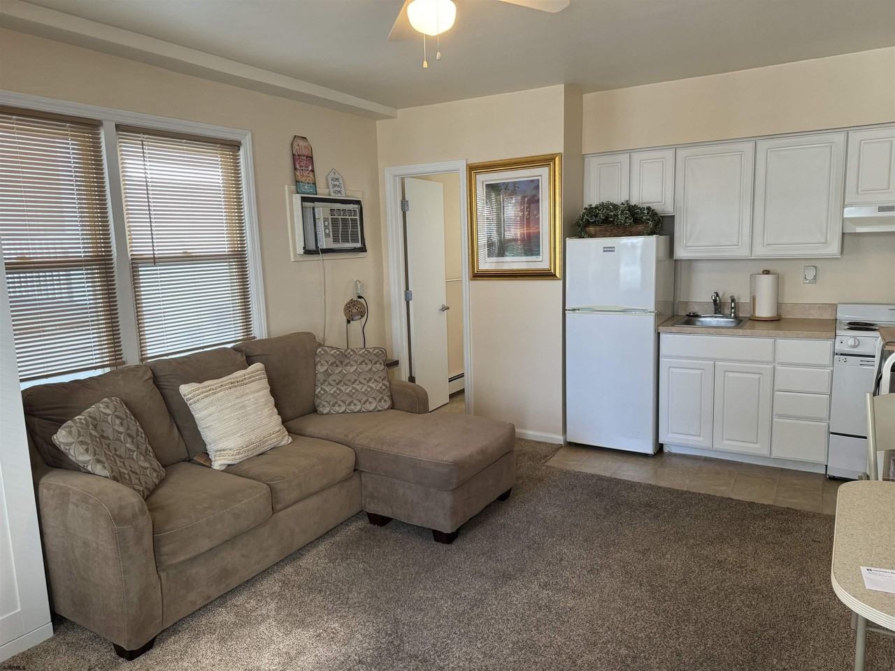 9505 Ventnor Ave - Photo 3 of 11