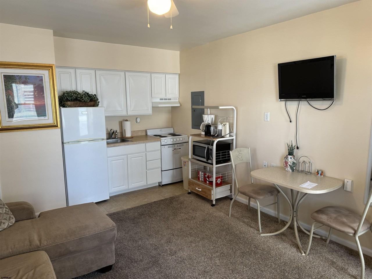 9505 Ventnor Ave - Photo 4 of 11