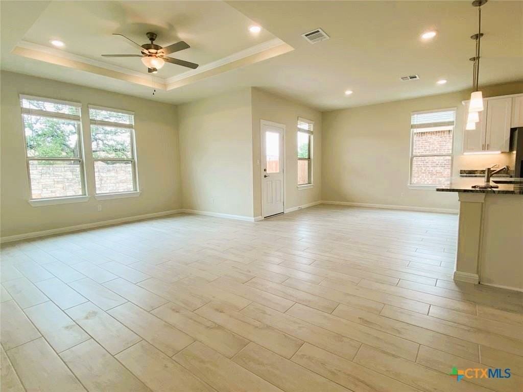 512 Hoot Owl Ln S - Photo 4 of 20