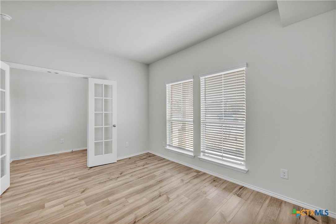 2420 Elba Dr - Photo 4 of 24