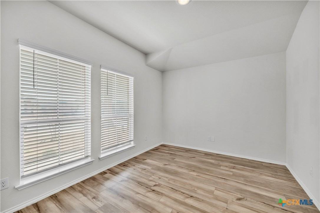 2420 Elba Dr - Photo 5 of 24