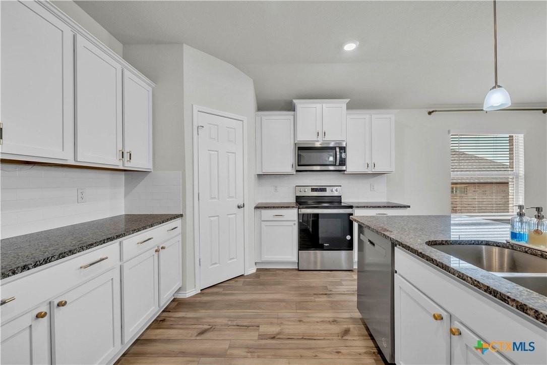 2420 Elba Dr - Photo 7 of 24