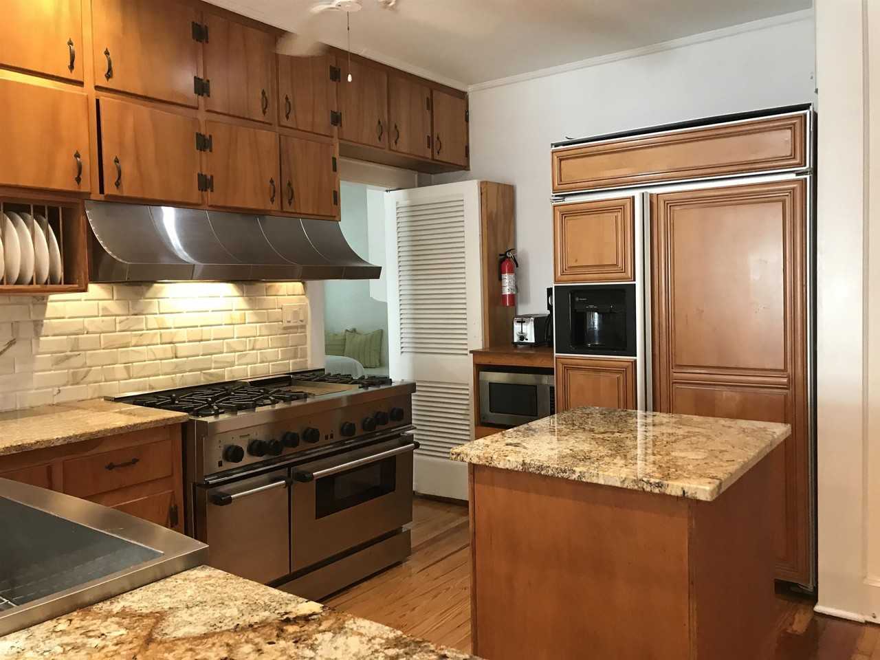 1320 Terrace St - Photo 4 of 37