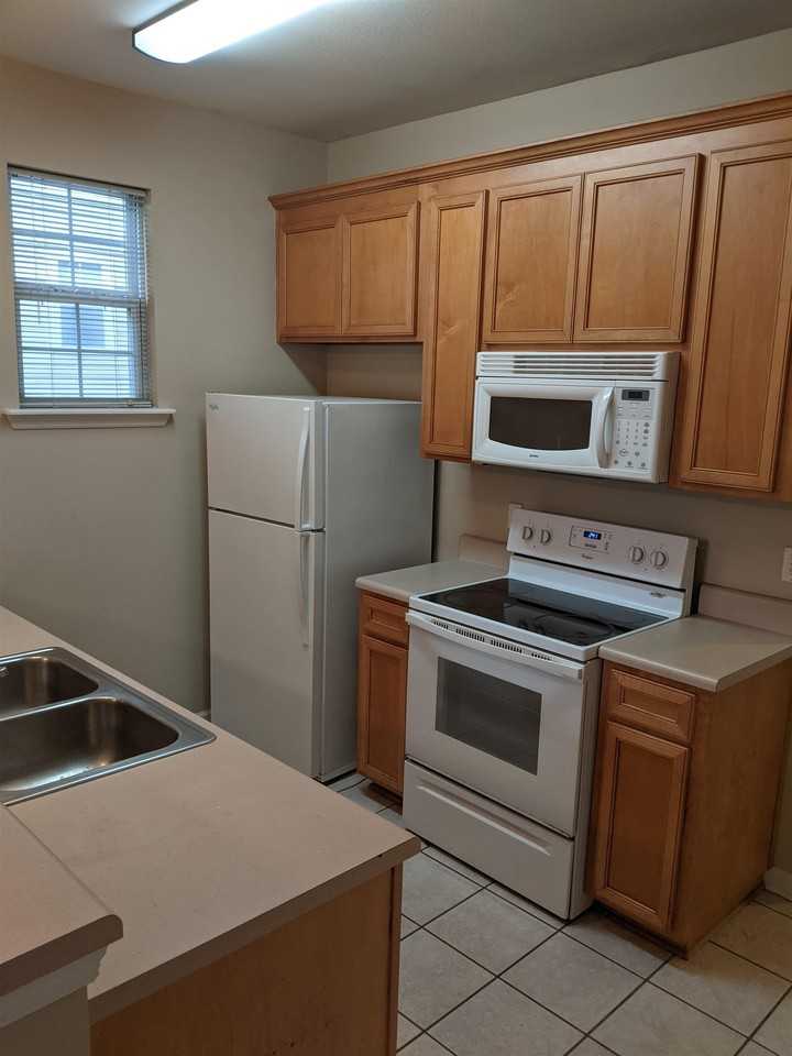 93 Bass St - Photo 2 of 8