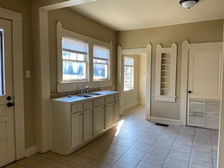 617 10th Court South - Photo 3 of 13