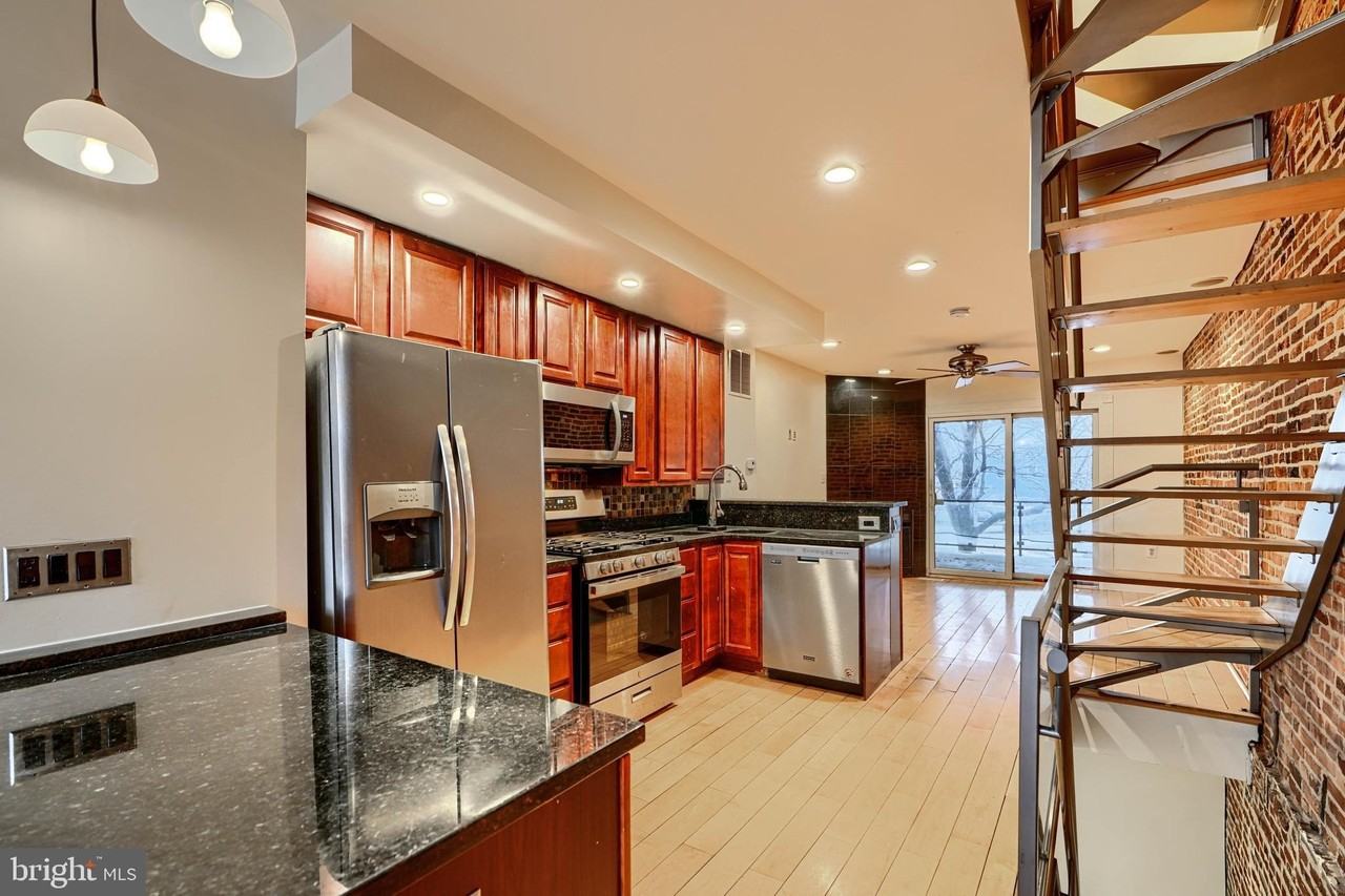 1413 Anchor St - Photo 4 of 29