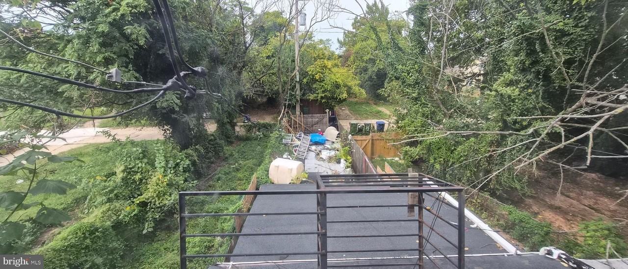 1806 Aiken St - Photo 4 of 39