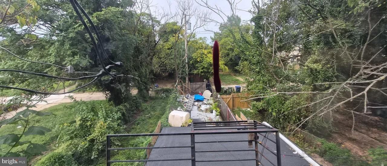 1806 Aiken St - Photo 5 of 39