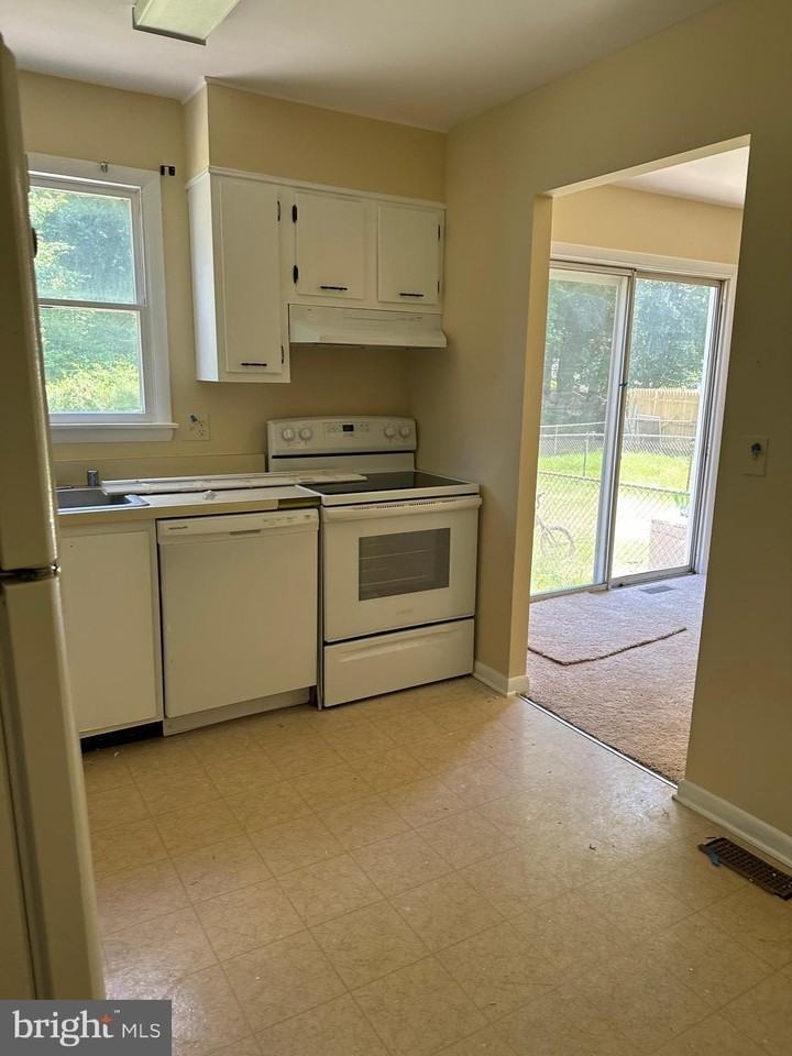 249 Cedarmere Cir - Photo 2 of 10