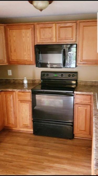 300 Majestic Ct - Photo 2 of 7