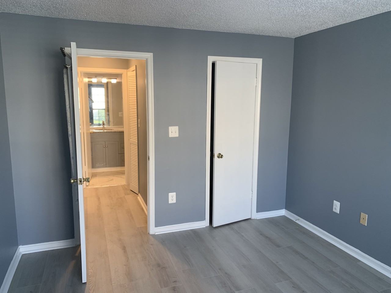 6908 Mary Caroline Cir #F - Photo 3 of 6