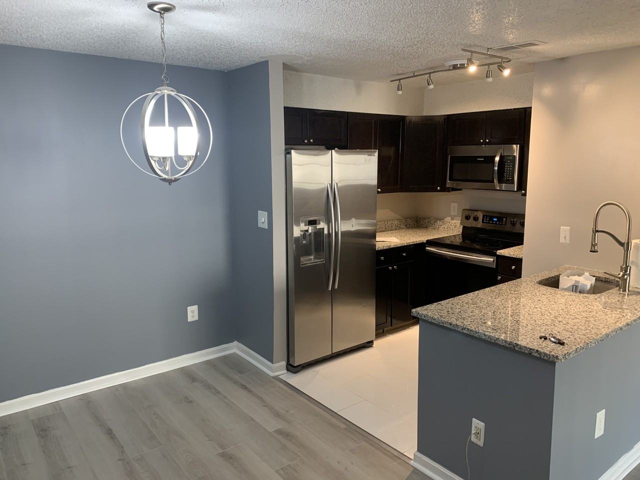 6908 Mary Caroline Cir #F - Photo 4 of 6