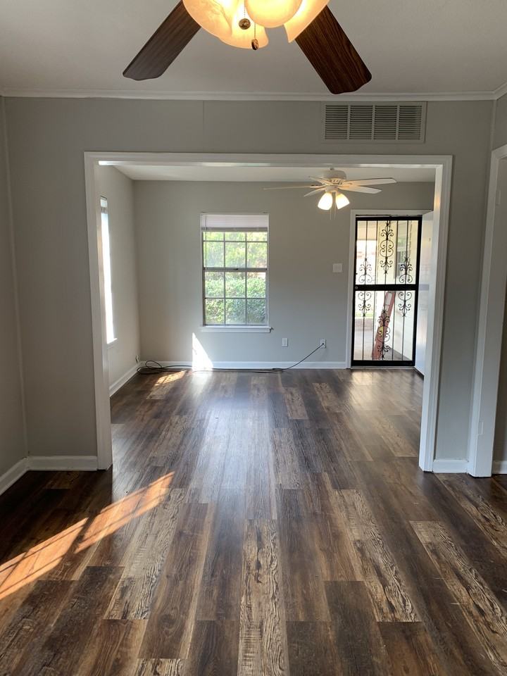 8082 Ashbrook Dr - Photo 3 of 10