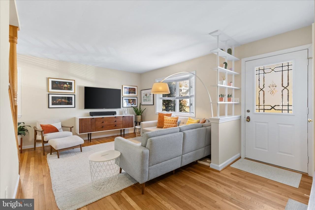 10808 Hobson St - Photo 4 of 29