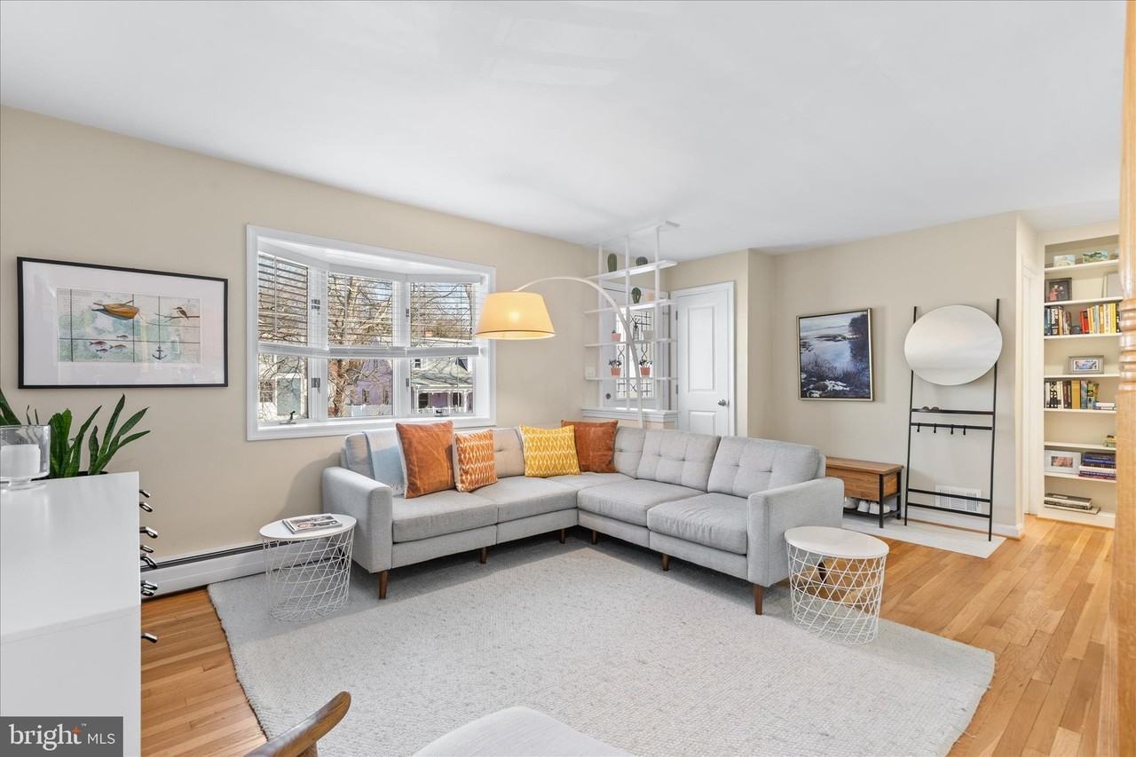 10808 Hobson St - Photo 5 of 29