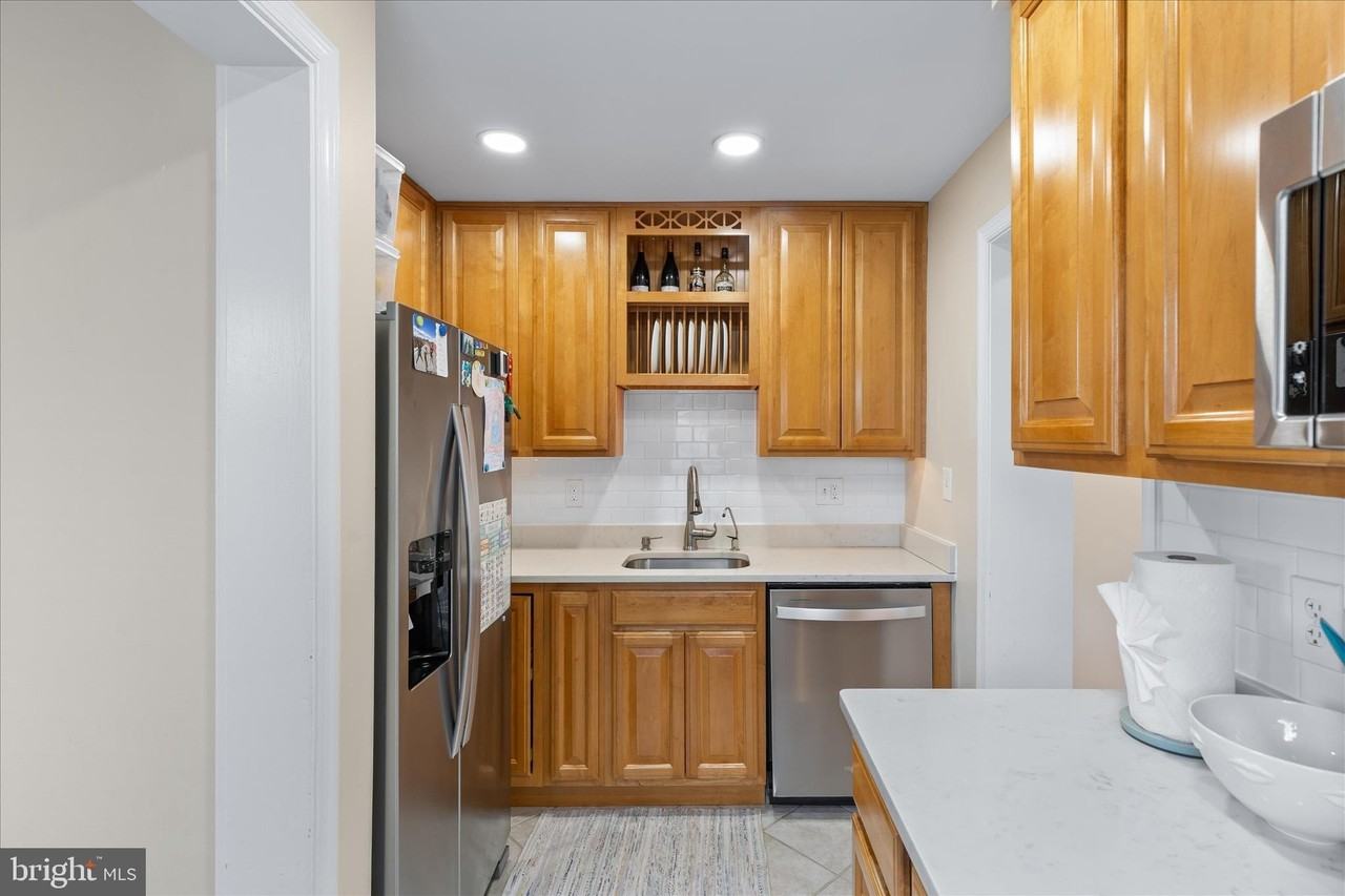 10808 Hobson St - Photo 7 of 29