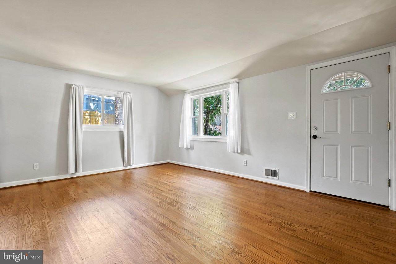 3303 Janet Rd - Photo 5 of 31