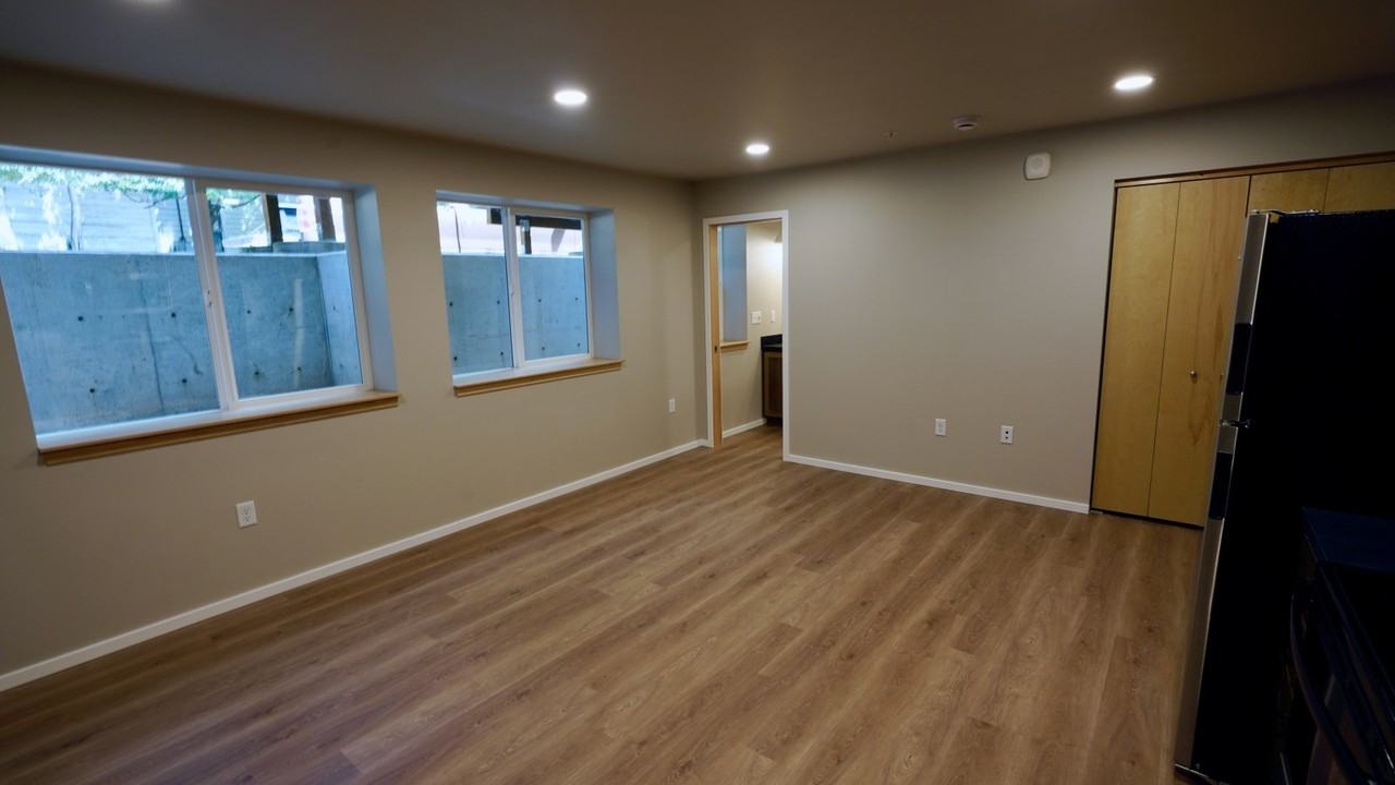 110 Se Handley St #102 - Photo 5 of 12