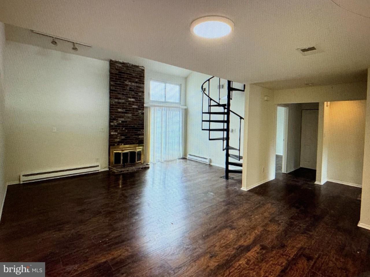 502 Bromley Est - Photo 2 of 10