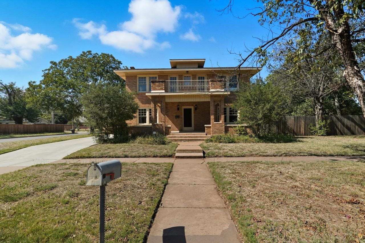 1350 Amarillo St - Photo 5 of 45