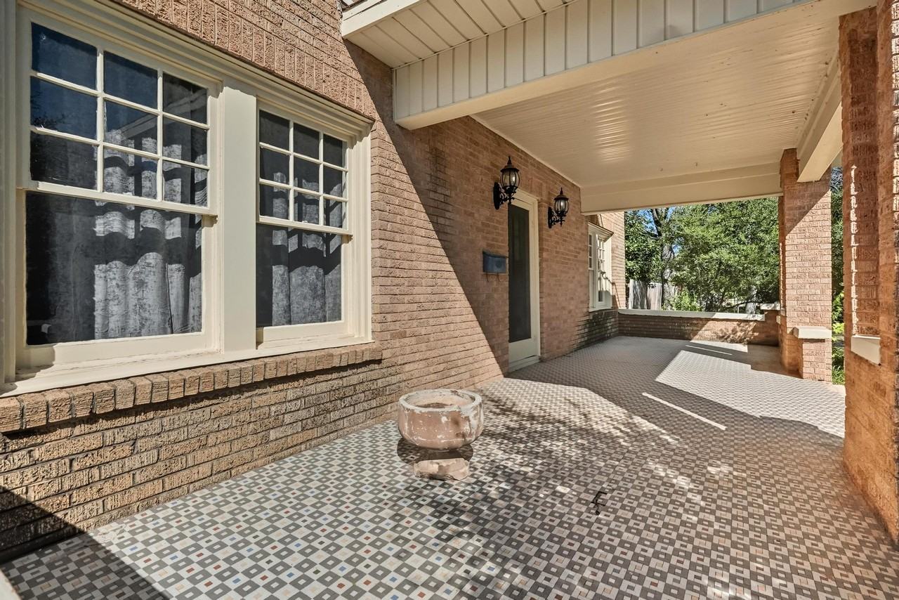 1350 Amarillo St - Photo 6 of 45