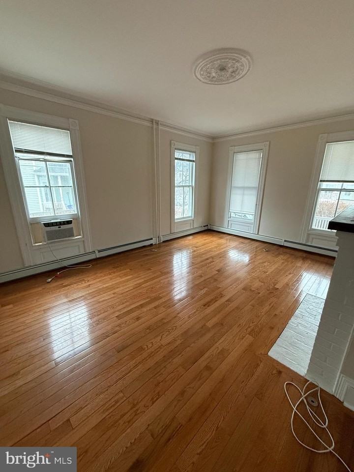 14 E Broad St Apt 2 - Photo 3 of 10