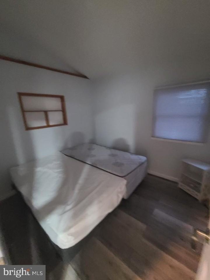 131 S Commodore Dr - Photo 3 of 8