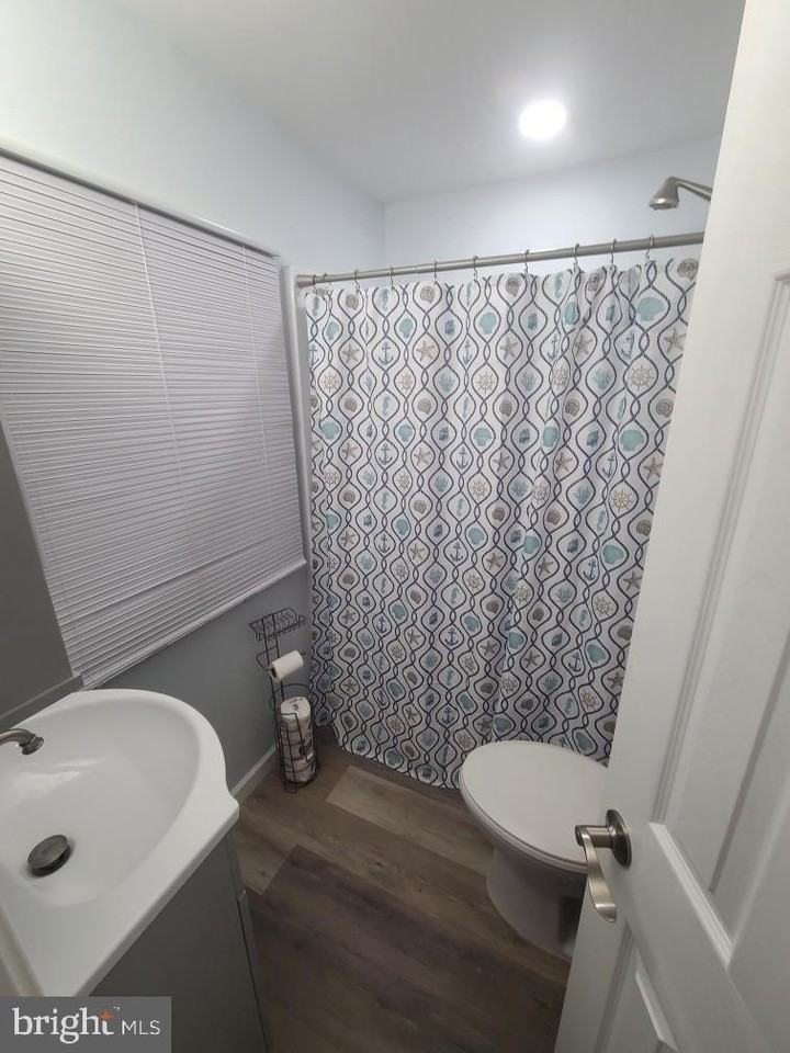 131 S Commodore Dr - Photo 7 of 8