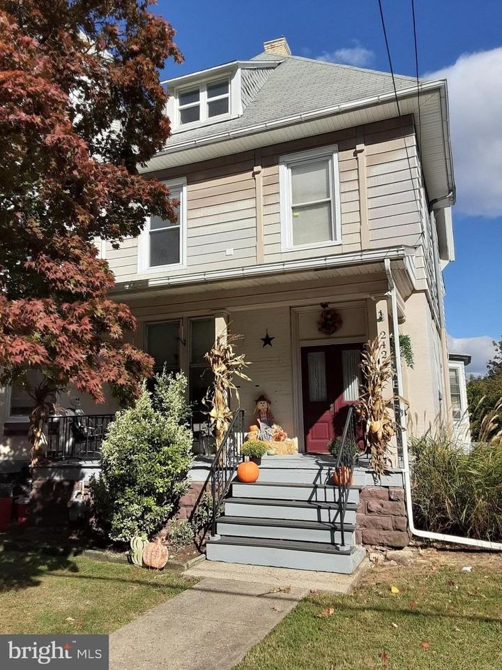 2423 Fairview Ave Unit 2 - Photo 2 of 26