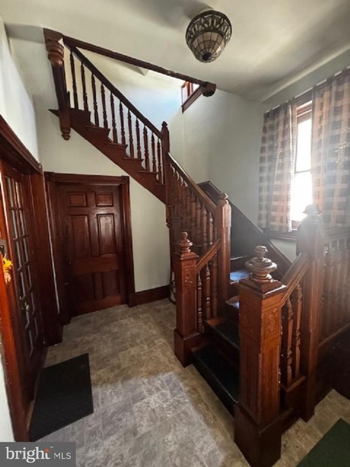 2423 Fairview Ave Unit 2 - Photo 3 of 26