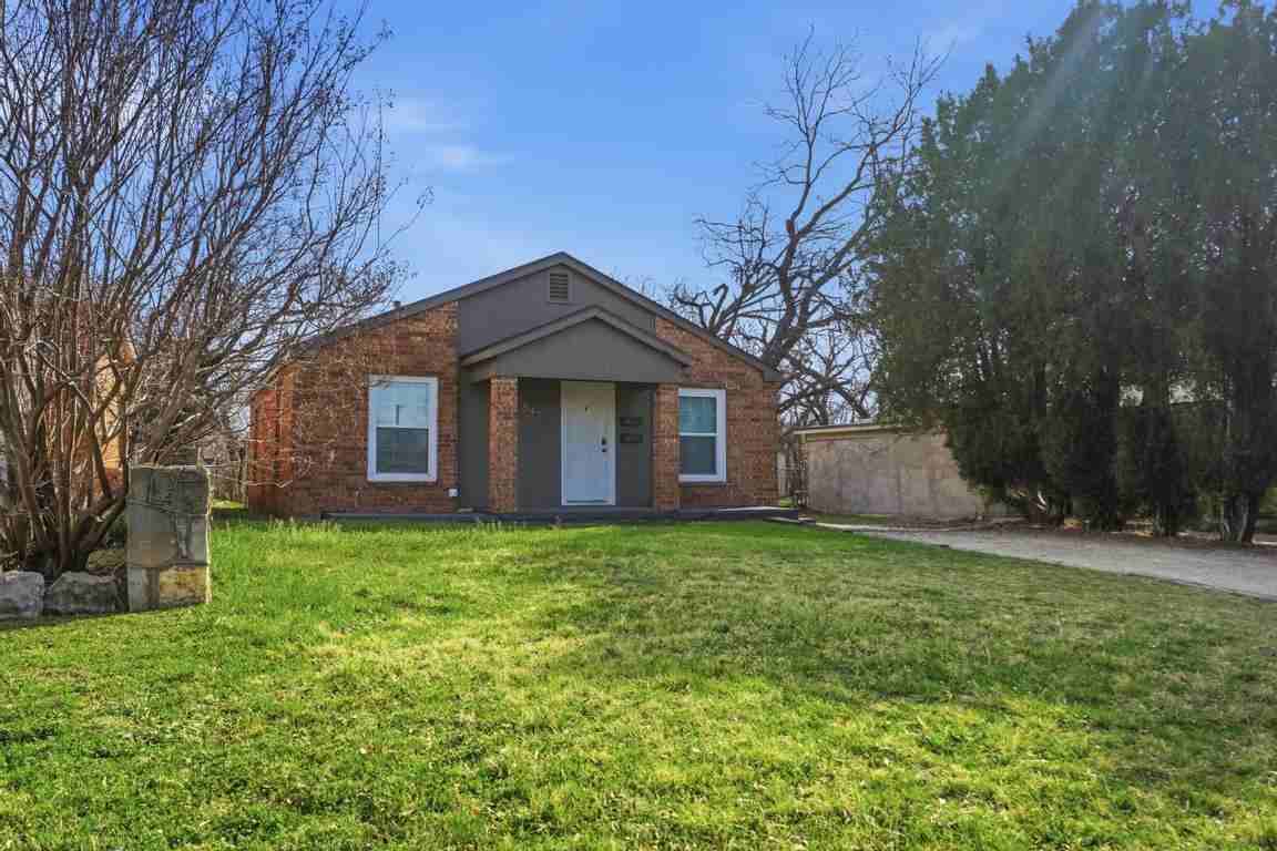 541 E North 18th St - Photo 3 of 28